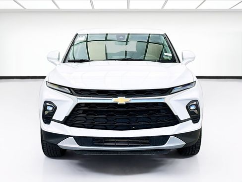 Used 2025 Chevrolet Blazer LT FWD image 2