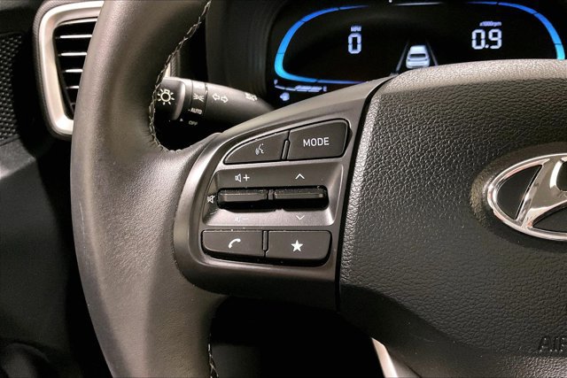 Used 2025 Hyundai Venue SEL FWD image 18