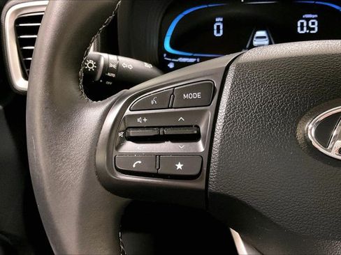 Used 2025 Hyundai Venue SEL FWD image 18