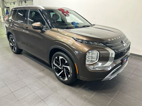 Used 2022 Mitsubishi Outlander SEL AWD/4WD image 2
