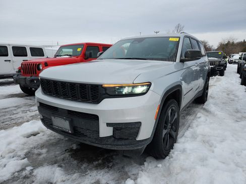 Used 2021 Jeep Grand Cherokee L Laredo image 1