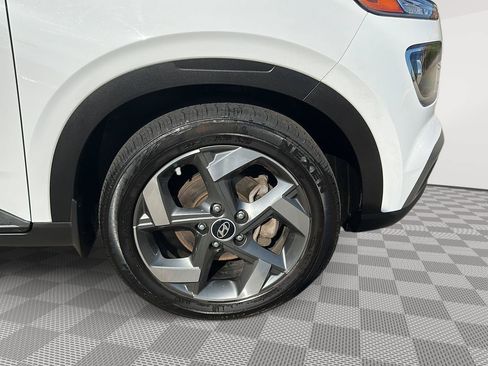 Used 2023 Hyundai Venue SEL FWD image 12