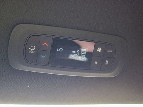 Used 2025 Chrysler Pacifica Select FWD image 33