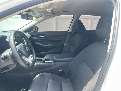 Used 2025 Nissan Altima 2.5 SV FWD image 12