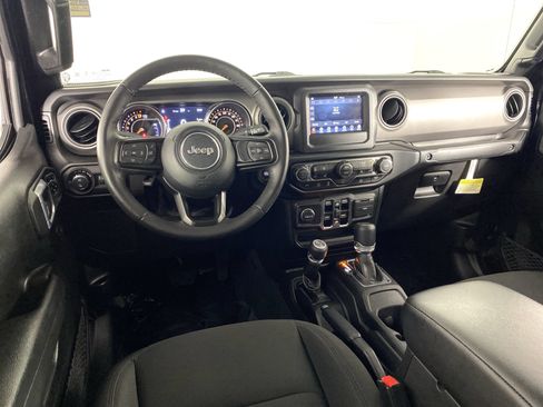 Used 2022 Jeep Gladiator Mojave AWD/4WD image 17