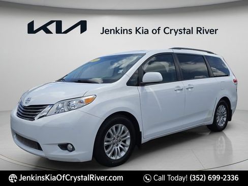 Used 2011 Toyota Sienna XLE w/ XLE Navigation Pkg FWD image 14