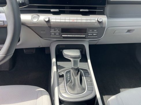Used 2025 Hyundai Kona SEL FWD image 15