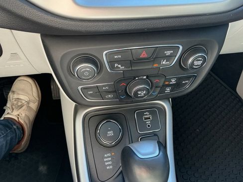 Used 2018 Jeep Compass Latitude w/ Popular Equipment Group image 22