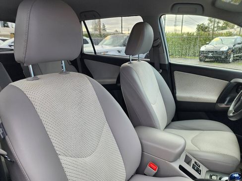 Used 2014 Toyota RAV4 EV image 28