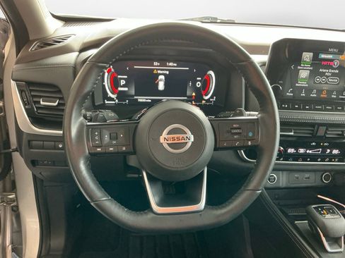 Used 2021 Nissan Rogue Platinum image 12