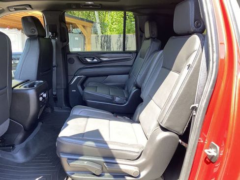 Used 2024 GMC Yukon XL Denali AWD/4WD image 16