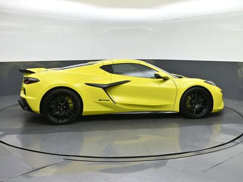 Used 2023 Chevrolet Corvette Z06 RWD image 8