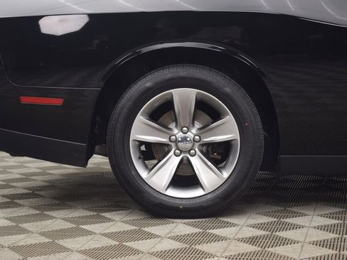 Used 2019 Dodge Challenger SXT image 30