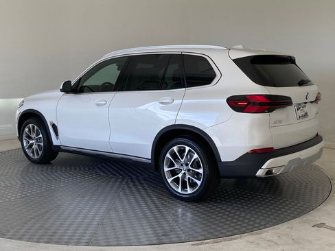 New 2026 BMW X5 xDrive40i w/ Climate Comfort Package image 3