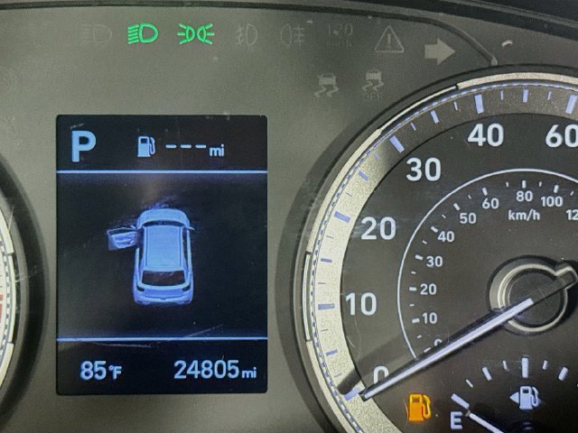Used 2021 Hyundai Venue SEL FWD image 13