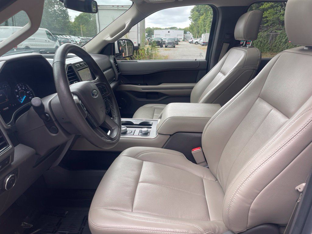 Used 2020 Ford Expedition XLT w/ Equipment Group 202A AWD/4WD image 16