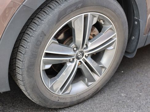 Used 2015 Hyundai Santa Fe GLS w/ Option Group 03 AWD/4WD image 9