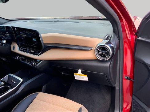 Used 2025 Chevrolet Equinox ACTIV w/ Safety and Technology Package FWD image 19
