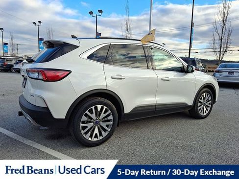 Certified 2022 Ford Escape Titanium w/ Class II Trailer Tow Package image 12
