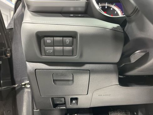 Used 2023 Toyota Highlander XLE AWD/4WD image 15