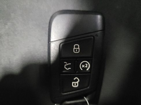 Used 2023 Volkswagen Taos SE w/ Black Wheel Package image 32