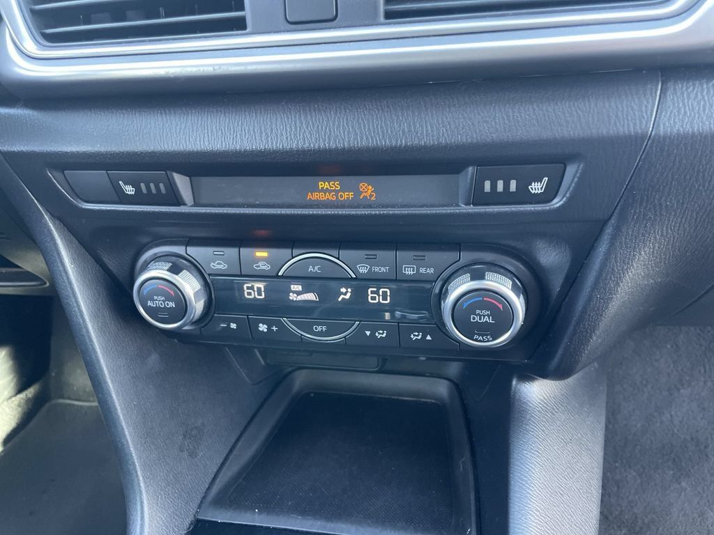 Used 2018 MAZDA MAZDA3 Touring FWD image 27
