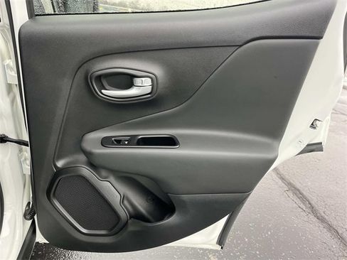 Used 2023 Jeep Renegade Latitude image 25