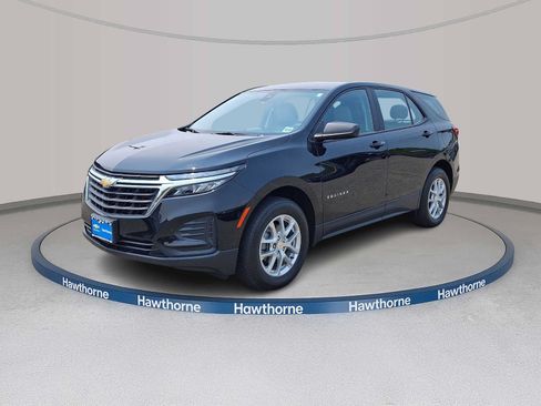 Used 2023 Chevrolet Equinox LS AWD/4WD image 3