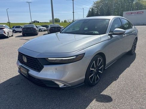 Used 2025 Honda Accord Touring image 4