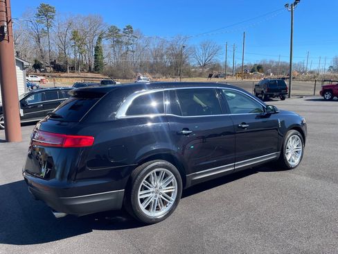 Used 2019 Lincoln MKT image 6