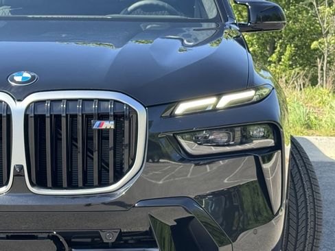 Used 2026 BMW X7 M60i w/ Climate Comfort Package image 7