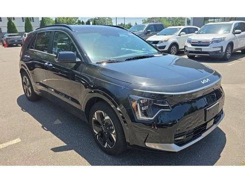 Used 2024 Kia Niro Wave w/ Wave Preserve Package FWD image 2