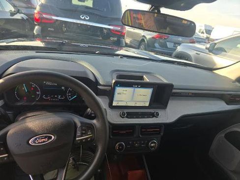 Used 2022 Ford Maverick XLT image 11