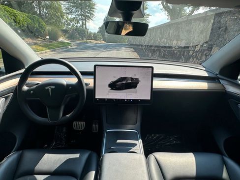 Used 2022 Tesla Model Y Performance image 2