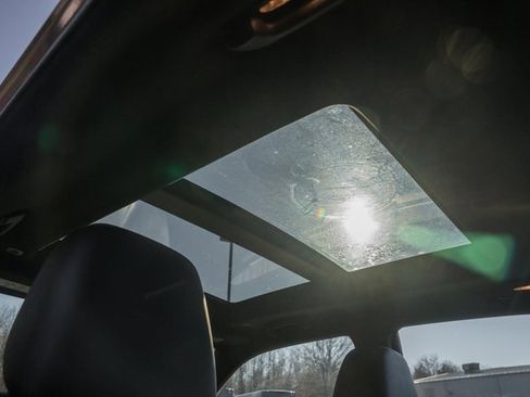 Used 2023 Chrysler 300 S image 34