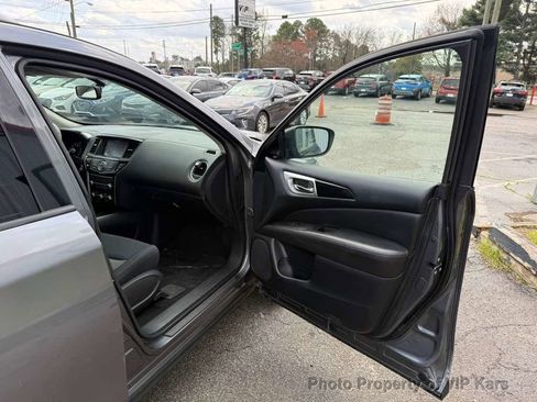 Used 2019 Nissan Pathfinder SV image 10