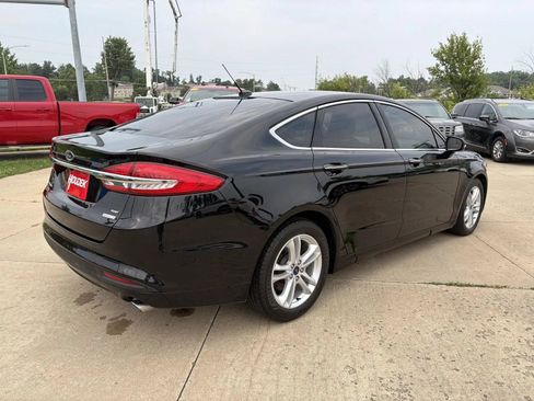 Used 2018 Ford Fusion SE w/ Fusion SE Technology Package FWD image 8