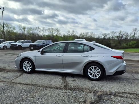 Used 2025 Toyota Camry LE FWD image 27