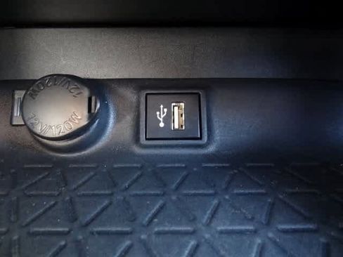 Used 2024 Toyota RAV4 SE w/ Weather & Moonroof Package image 33