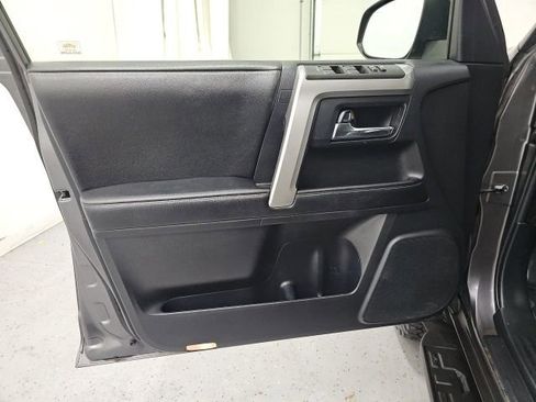 Used 2014 Toyota 4Runner SR5 image 12