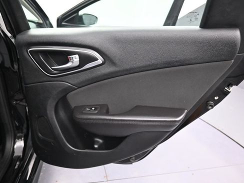 Used 2015 Chrysler 200 Limited FWD image 21