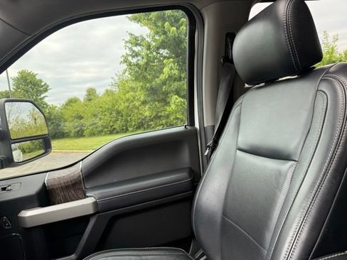 Used 2019 Ford F250 Lariat w/ Lariat Ultimate Package AWD/4WD image 14