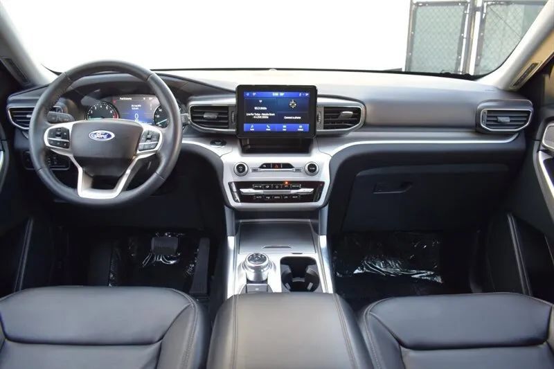Used 2024 Ford Explorer XLT w/ Equipment Group 202A AWD/4WD image 13