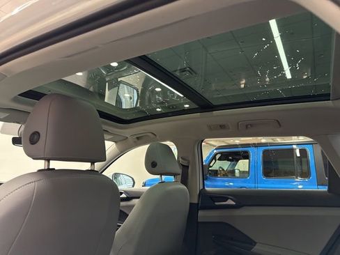 Used 2024 Volkswagen Taos SE image 35