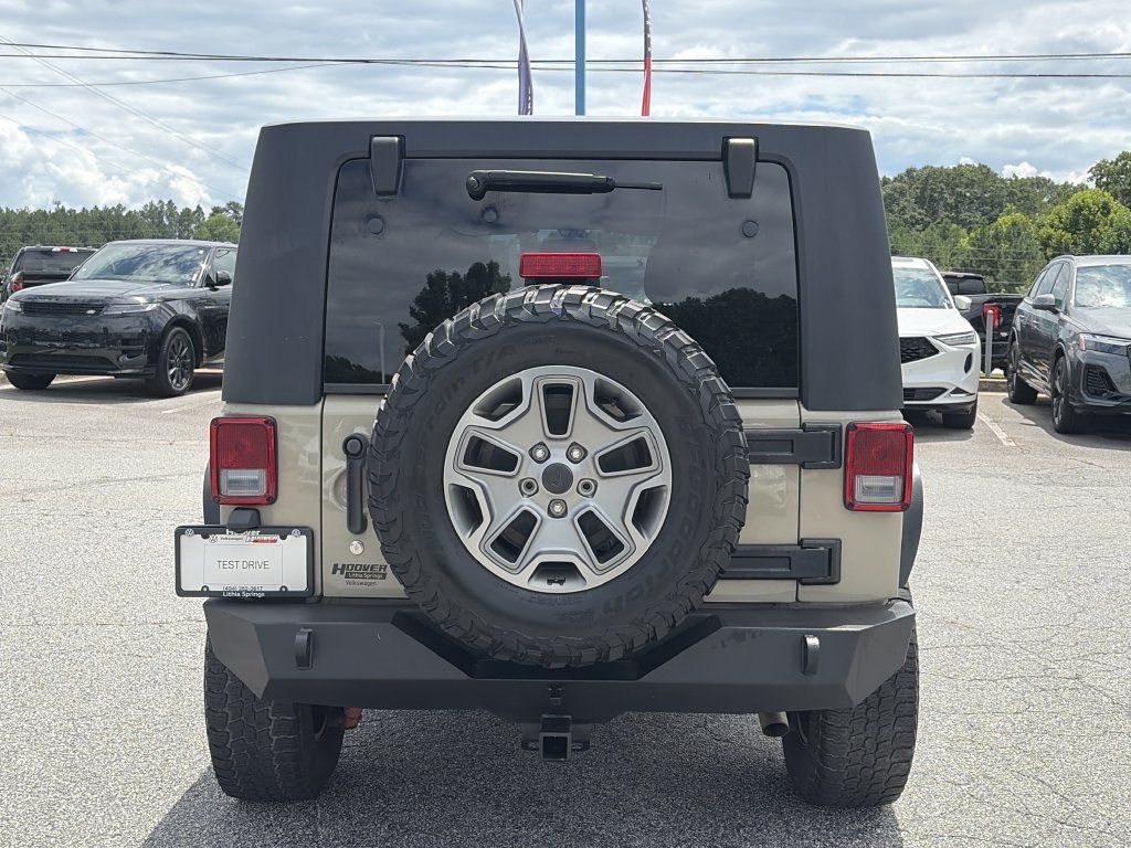 Used 2018 Jeep Wrangler Unlimited Rubicon w/ Connectivity Group AWD/4WD image 18