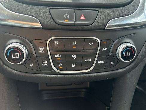 Used 2024 Chevrolet Equinox LT FWD image 30