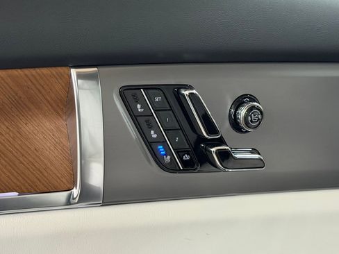 New 2026 Cadillac Vistiq Luxury w/ LPO, Floor Liner Package AWD/4WD image 21