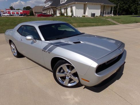 Used 2010 Dodge Challenger R/T w/ Sound Group image 5