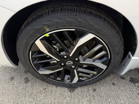 New 2025 Nissan Versa SR w/ Trunk Package image 9