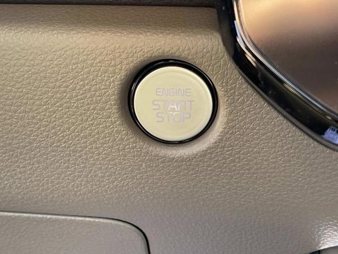 New 2026 Kia Carnival EX image 33